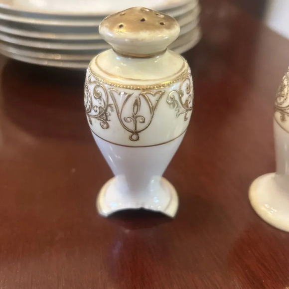 Vintage NORITAKE Salt & Pepper Shakers Hand Gilded Gold No.175 Without Stoppers - Picture 3 of 7